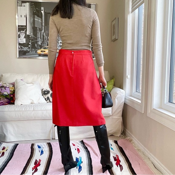 Vintage red knee length skirt with front pleat - Picture 6 of 11